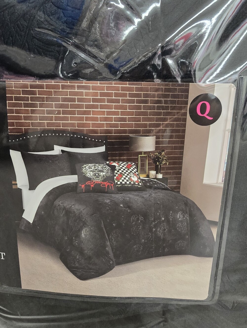 Ed Hardy 5-PIECE Qeen COZY PLUSH REVERSIBLE COMFORTER SET new